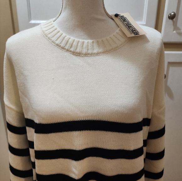 Better Be Women's Stripped Crew Neck Sweater NWT - Picture 6 of 15